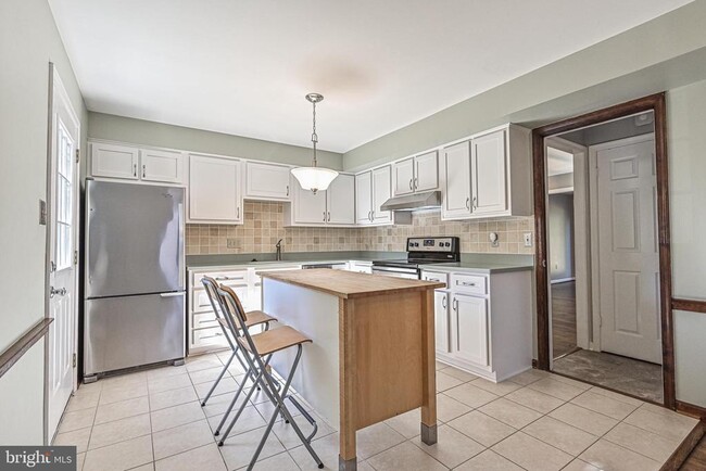 Building Photo - 7046 Leestone St