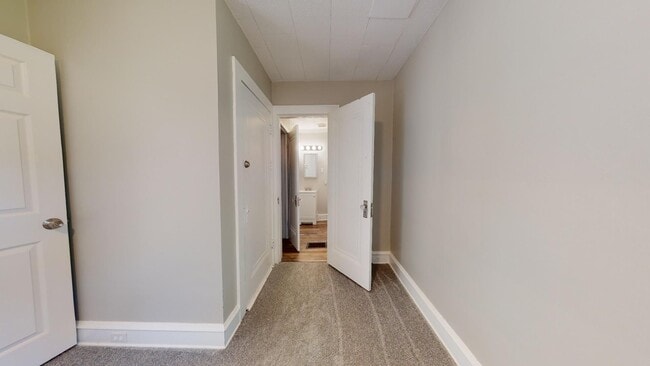 Building Photo - 3052 Sackett Ave