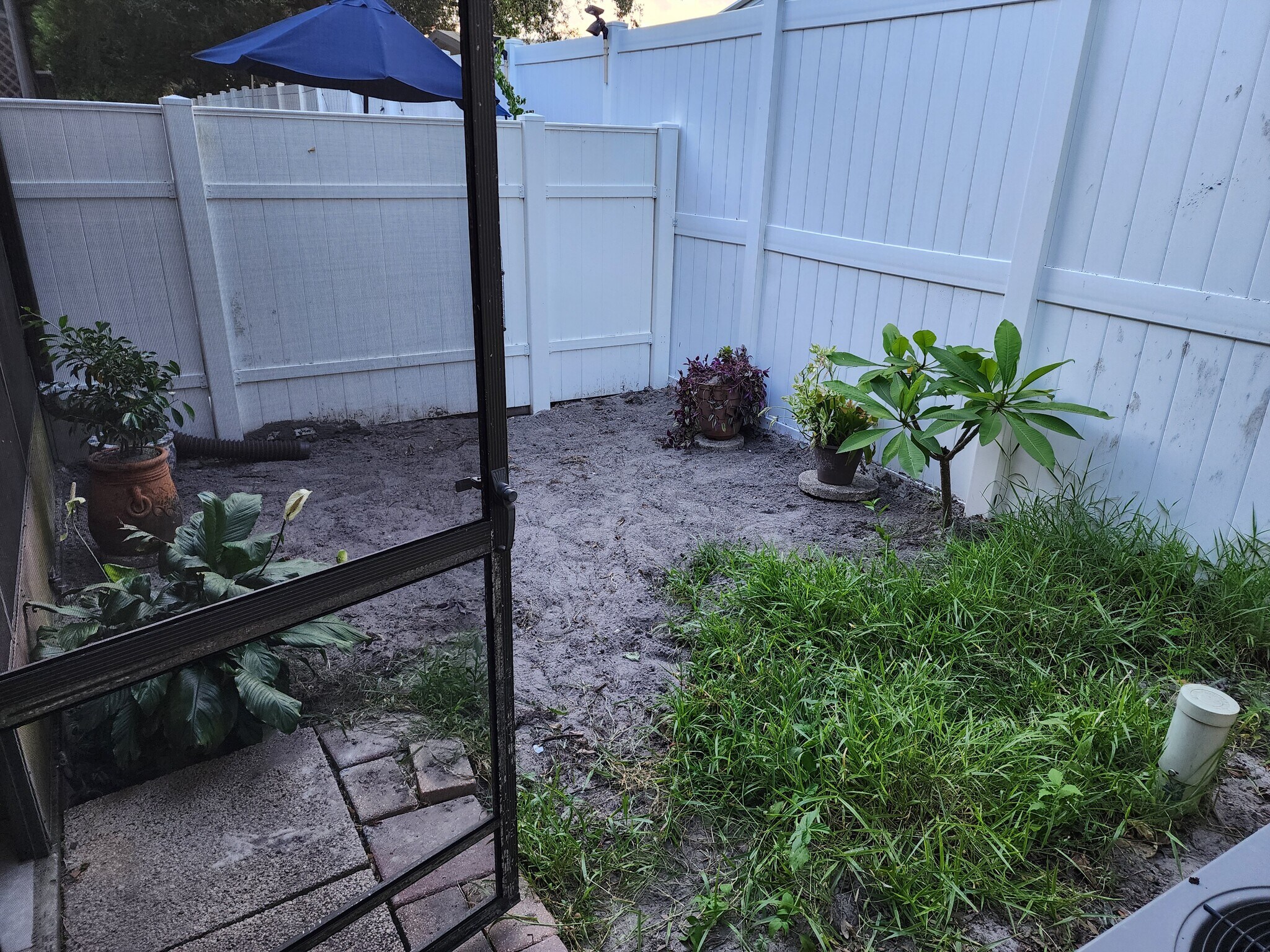 Building Photo - 3001 S Pines Dr