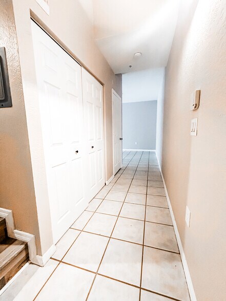 Building Photo - 5035 Sunridge Palms Dr