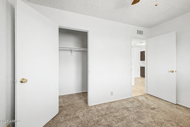 Building Photo - 2931 E Beck Ln