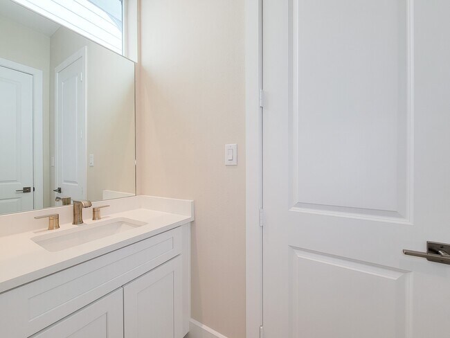 Building Photo - 5613 Leonard St