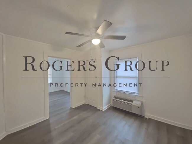 Building Photo - 557 W Spring St