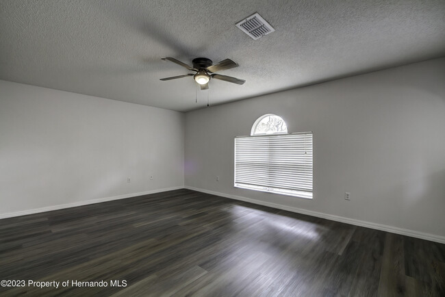 Building Photo - 6322 Grapewood Rd