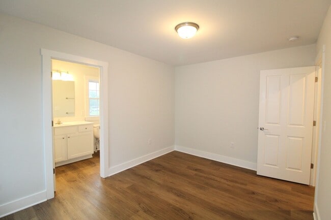 Building Photo - Lease assignment