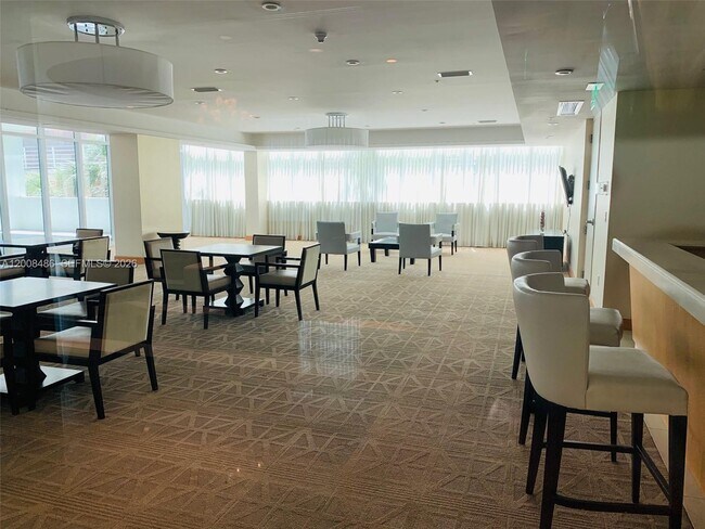 Building Photo - 218 SE 14th St