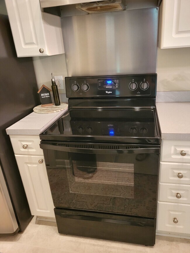 Building Photo - 407 S Elgin Ct