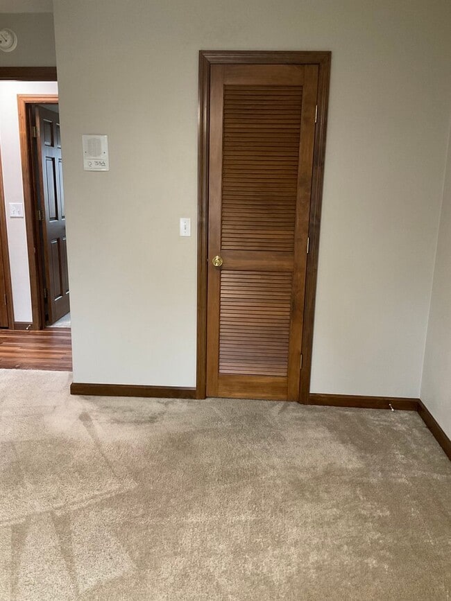 Building Photo - 33 Estates View Dr