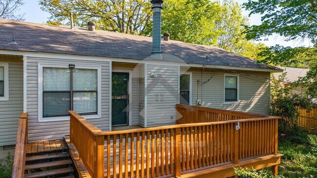 Building Photo - 9 Point W Cir