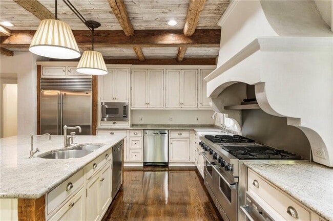 Building Photo - 2485 W Wesley Rd NW