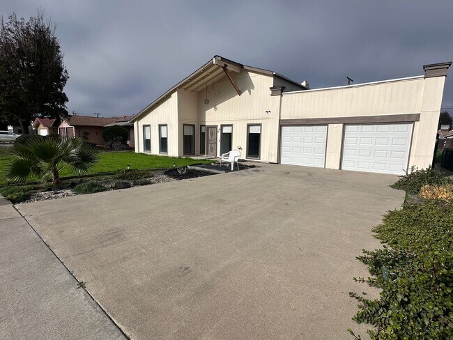 Building Photo - Lemooore home coming soon!