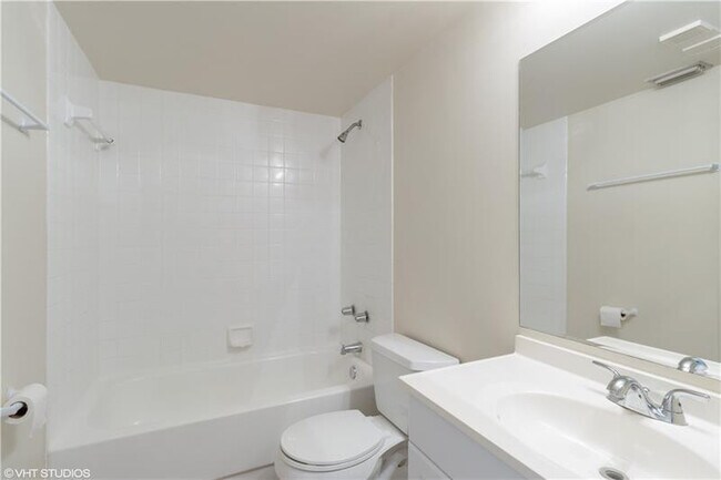 Building Photo - 5641 Riverside Dr