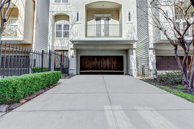 Building Photo - 5714 Venice St