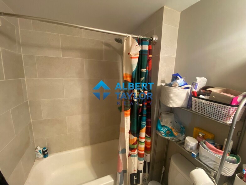 Building Photo - 94 Heath St