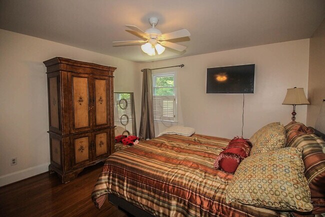 Building Photo - 4265 Deerwood Ln