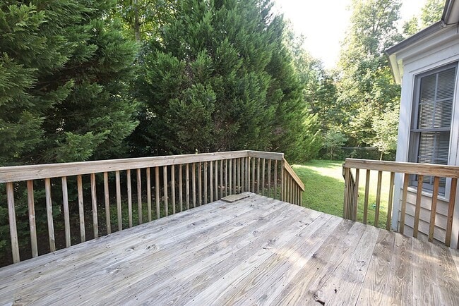 Building Photo - Ranch Home with Garage in Prime North Raleigh Location!