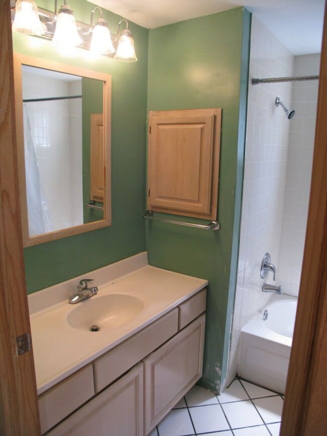 Building Photo - Newly renovated French Creek Home! Updates...