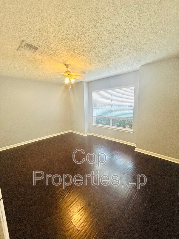 Building Photo - 7138 Valewood View