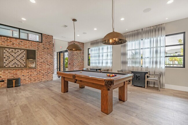 Building Photo - 1223 E Plant St