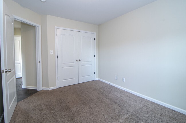 Building Photo - 1716-D Thistlewood Dr
