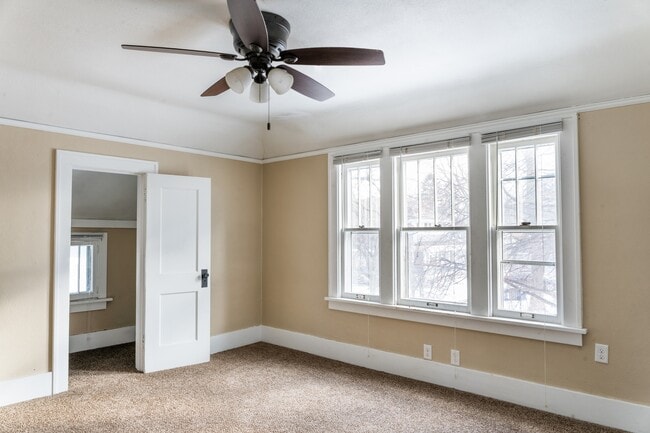 Building Photo - 712 W 22nd St