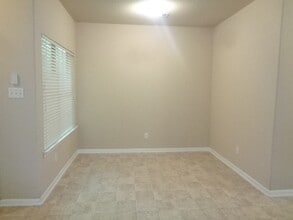 Building Photo - 7925 Silver Oak Dr