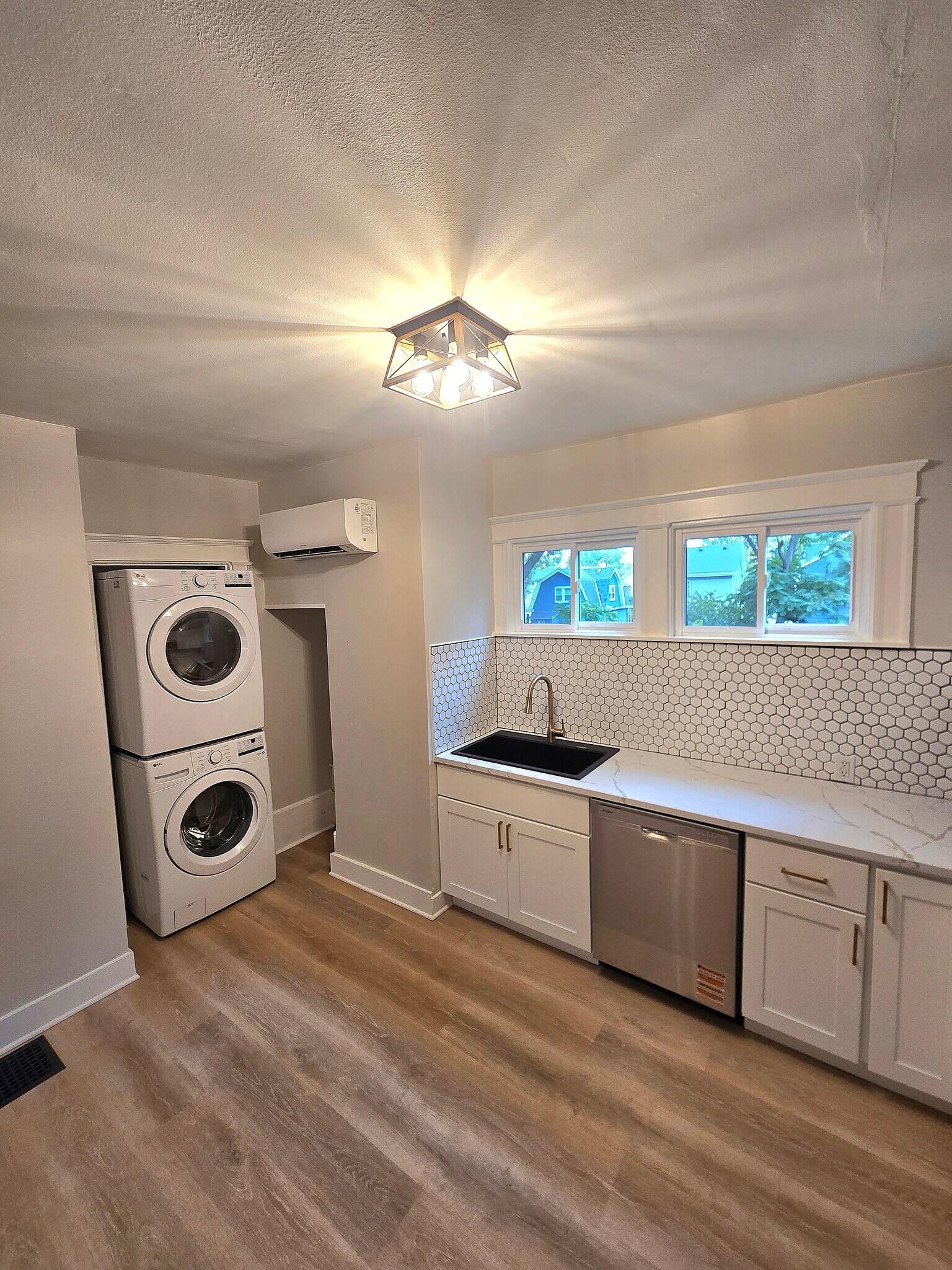 Building Photo - 2032 Elm Ave