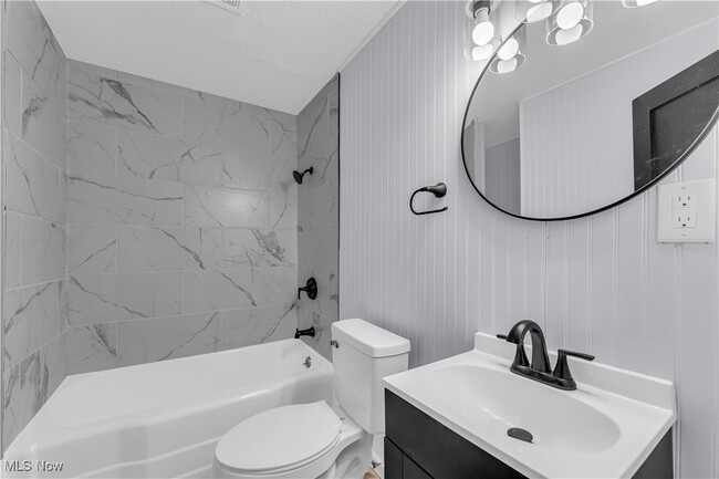 Building Photo - 11913 Buckingham Ave