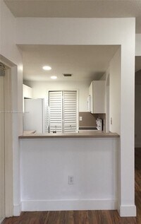 Building Photo - 6740 NW 114th Ave
