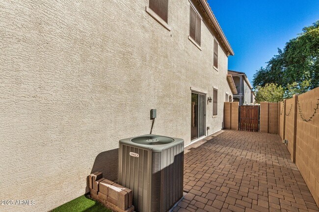 Building Photo - 1705 E Joseph Way