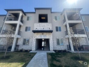 Building Photo - Beautiful Lehi condo for rent!