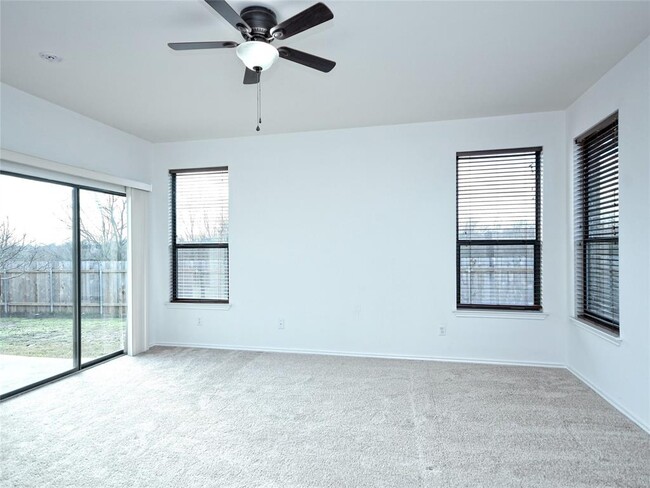Building Photo - 501 Willow Walk Dr