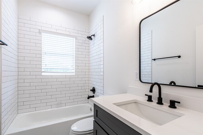 Building Photo - 6814 Burkett St.