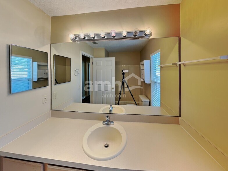 Building Photo - 9051 Rockpond Meadows Dr