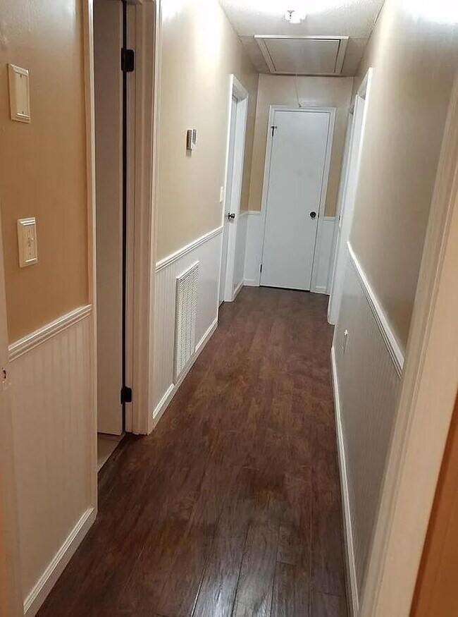 Building Photo - "Charming 3-Bedroom Home in Anderson with Modern Comforts!"