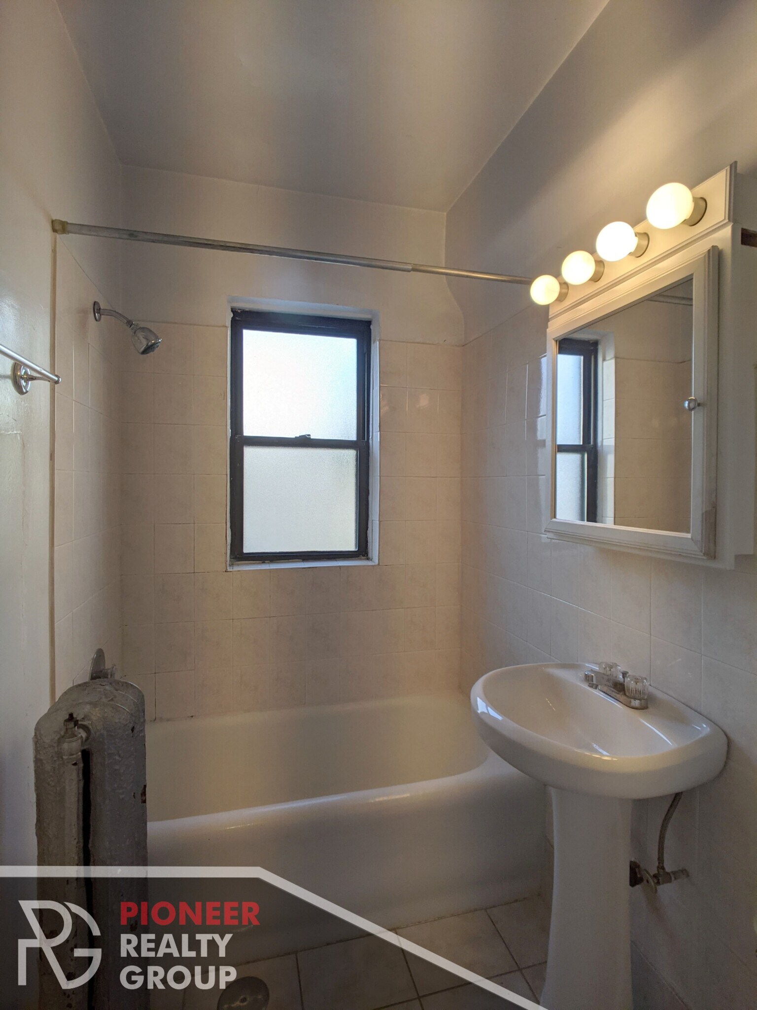 Building Photo - 1160 N Dearborn St