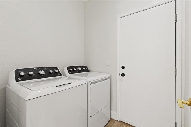 Building Photo - Fabulous Highly Upgraded Home!