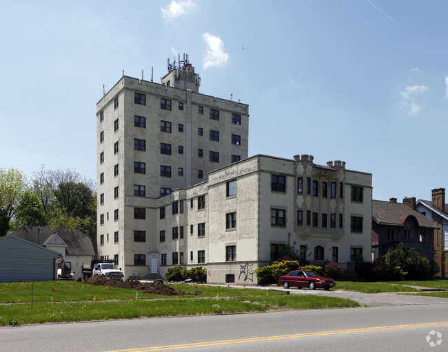 Primary Photo - Parkway Tower