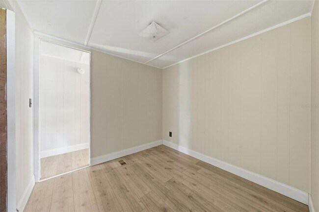 Building Photo - 1096 Navajo Dr