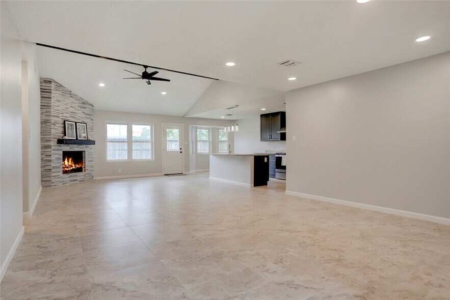 Building Photo - 327 Gentilly Dr