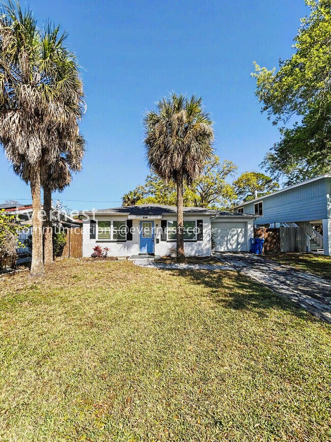 Building Photo - 1885 Shore Acres Blvd NE