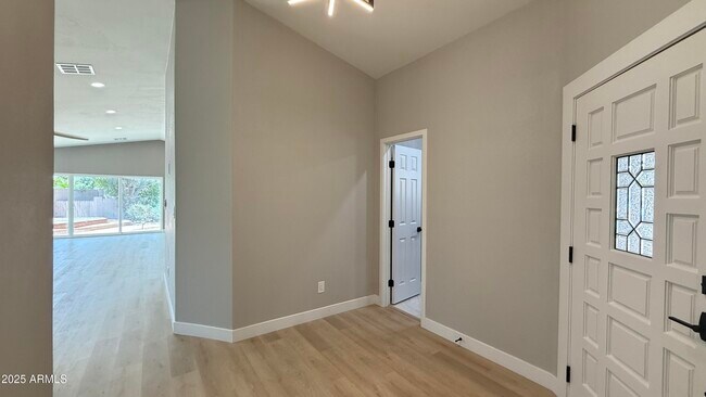 Building Photo - 16222 S 34th Way
