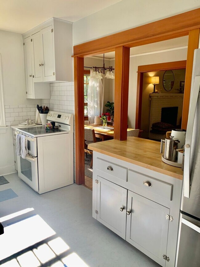 Building Photo - Charming 3 Bed, 2 Bath Craftsman in Missoula’s Coveted University Area