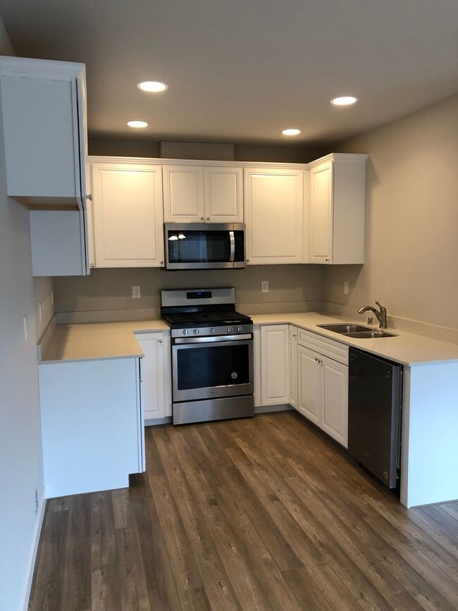 Building Photo - Fantastic 3 Bedroom Home In New Neighborhood
