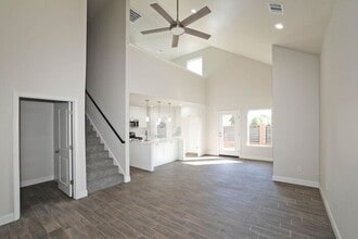 Building Photo - 7628 Woodford Ave