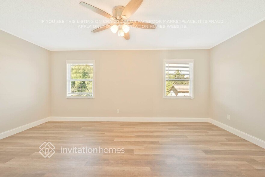 Building Photo - 921 Oak Forest Dr