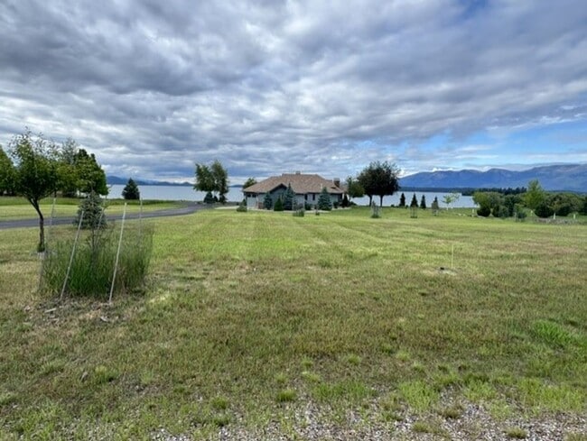 Building Photo - Fully furnished executive home with lake views located in gated community in Polson- Available Se...