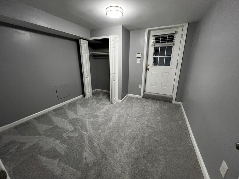 Building Photo - 2317 Glenmore Terrace