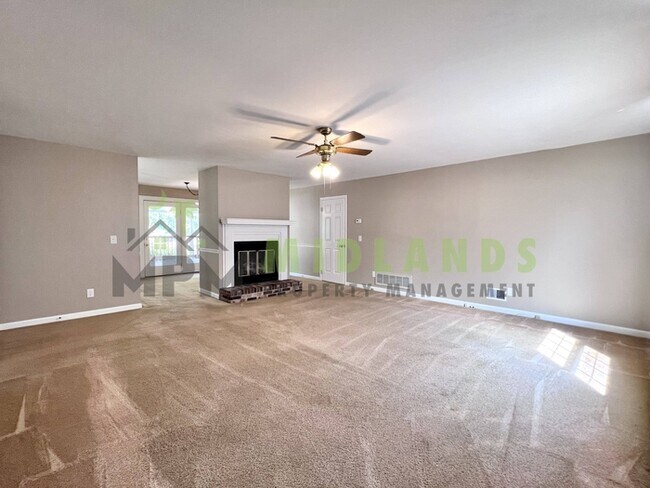 Building Photo - 113 Lake Shire Dr