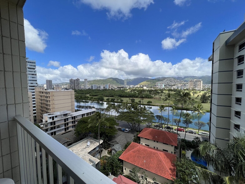 Building Photo - 2452 Tusitala St